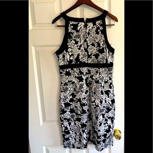 White House Black Market Instantly Slimming